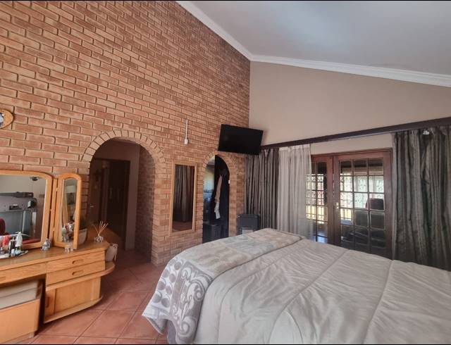 3 BEDROOM HOUSE FOR SALE IN VANDERBIJLPARK SE 4